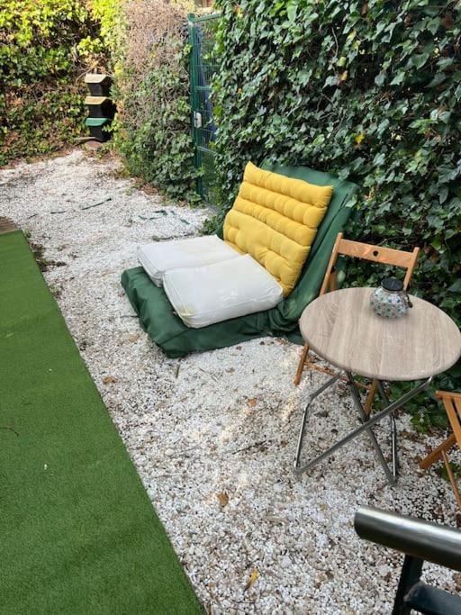 Apartamento Abierto Con Patio Matadepera Buitenkant foto